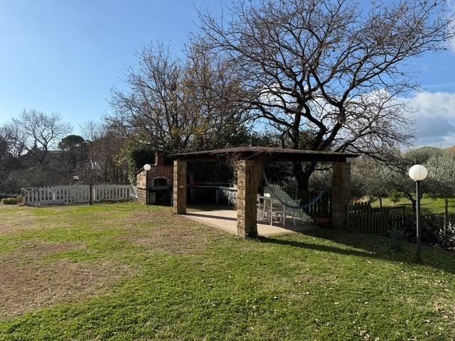 Affittasi Appartamento, Appartamento con giardino Annunci Trevignano Romano Roma Rif.647852