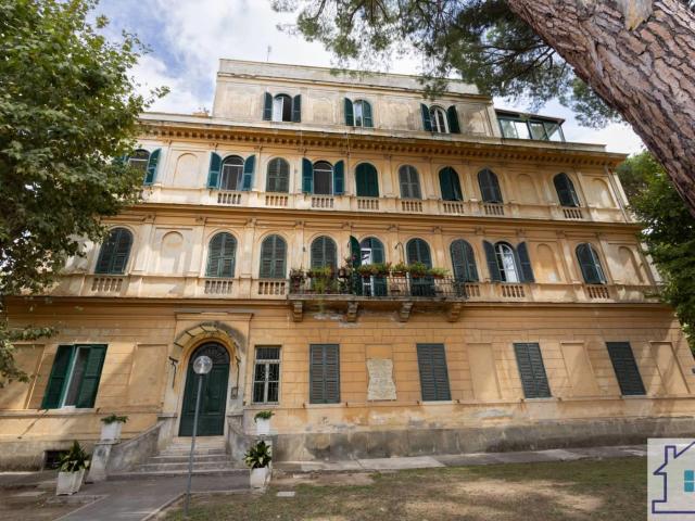 Affittasi Appartamento, Appartamento di 200mq in centro a Frascati con posto auto Annunci Frascati Roma Rif.642230