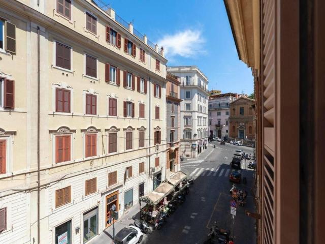 Affittasi Appartamento, C. Storico Capo le Case bilocale III° Piano 70 mq. Annunci Roma Roma Rif.645839