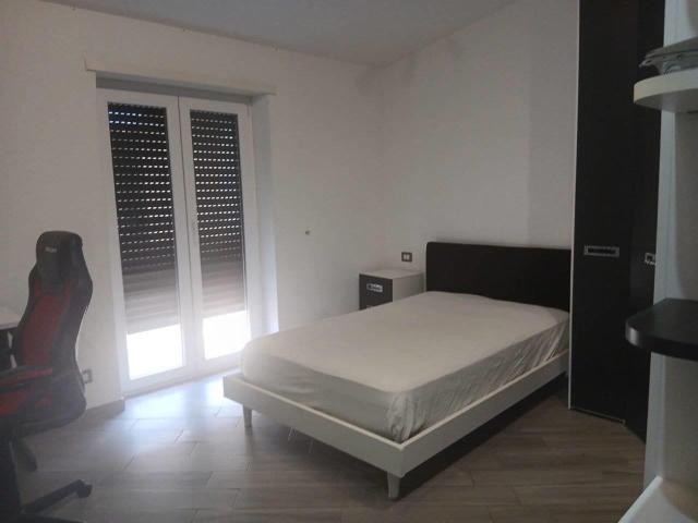 Affittasi Appartamento, CASAL DEL MARMO, Via Rudiano STANZA PER UNA DONNA Annunci Roma, Zona Ottavia Rif.650198