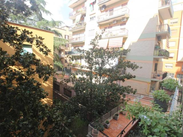 Affittasi Appartamento, CENTOCELLE CAMERA CON BAGNO PRIVATO Annunci Roma, Zona Centocelle Rif.647621