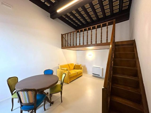 Affittasi Appartamento, CENTRO STORICO BILOCALE FINEMENTE RISTRUTTURATO Annunci Roma Roma Rif.642422