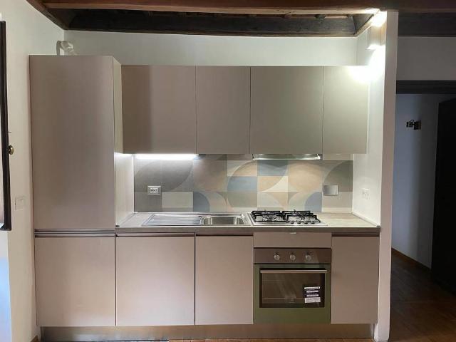 Affittasi Appartamento, CENTRO STORICO VIA GIULIA BILOCALE RISTRUTTURATO € 1750,00 Annunci Roma Roma Rif.646465