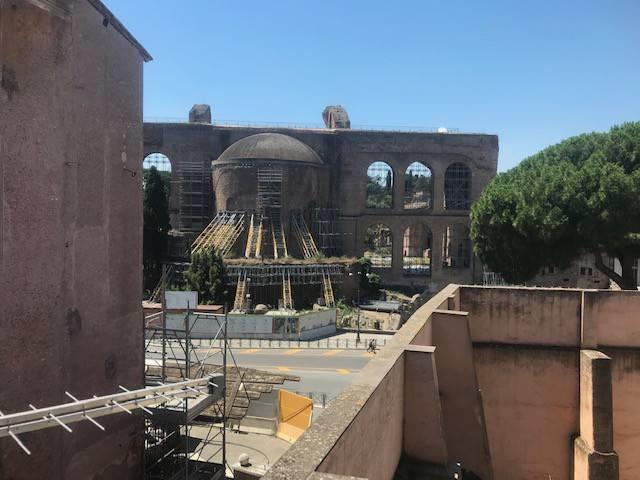 Affittasi Appartamento, Colosseo affittasi appartamento adiacente Fori Imperiali Annunci Roma Roma Rif.59587