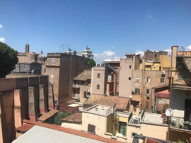 Affittasi Appartamento, Colosseo affittasi appartamento adiacente Fori Imperiali Annunci Roma Roma Rif.93064