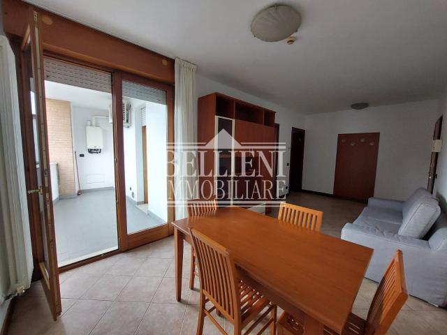 AFFITTASI APPARTAMENTO CON 2 CAMERE E TERRAZZA COMPLETAMENTE ARREDATO VIALE CRISPI