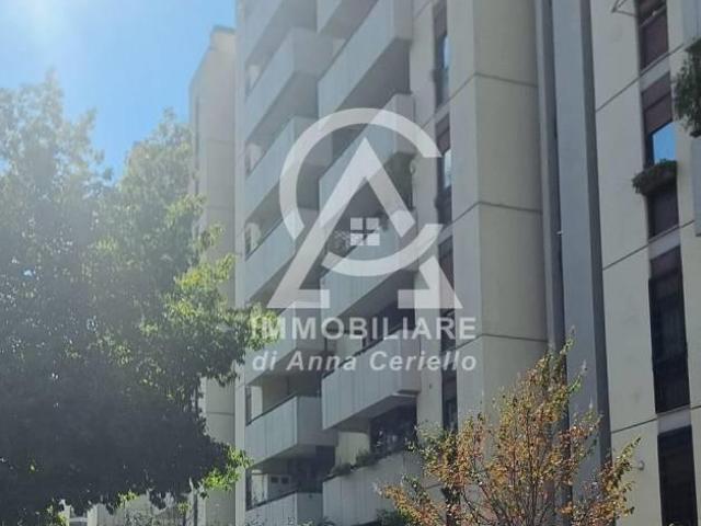 Affittasi Appartamento, EUR Viale Cesare Pavese Annunci Roma Roma Rif.628813