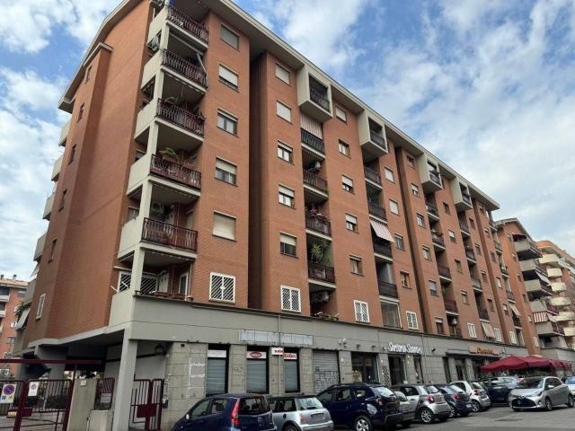 Affittasi Appartamento, EUR BILOCALE NON ARREDATO CON SOFFITTA E POSTO AUTO Annunci Roma, Zona Torrino Rif.642028