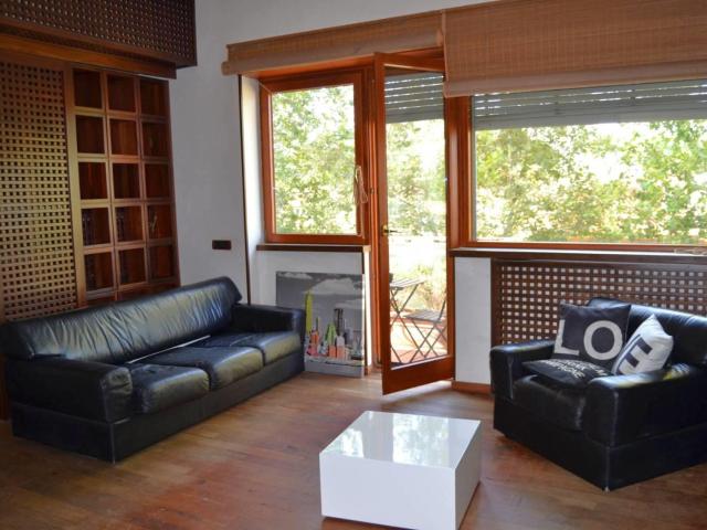 Affittasi Appartamento, Elegante appartamento arredato con vista Mura Aureliane Annunci Roma, Zona San Giovanni Rif.626511