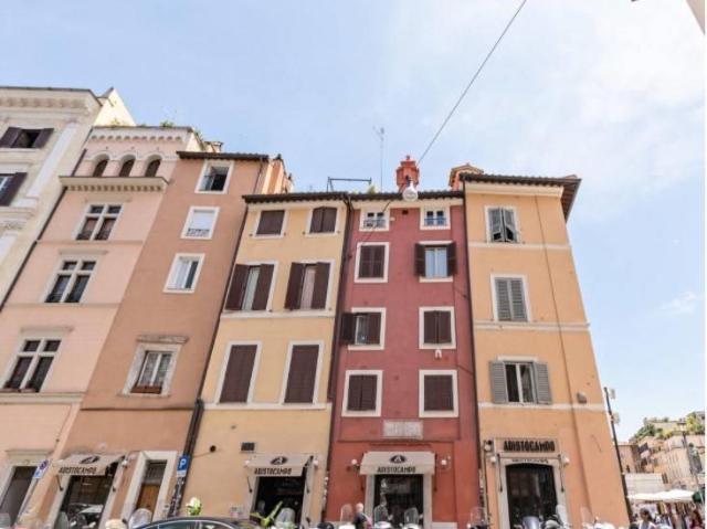 Affittasi Appartamento, Elegante Appartamento in Centro Storico Annunci Roma Roma Rif.64126