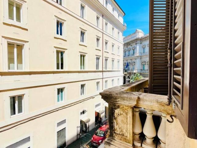 Affittasi Appartamento, Elegante Appartamento nel Cuore del Centro Storico Annunci Roma Roma Rif.633907
