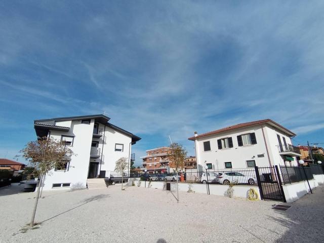 Affittasi Appartamento, Frsacati/Roma stanza con bagno privato in appartamento Annunci Frascati Roma Rif.632025