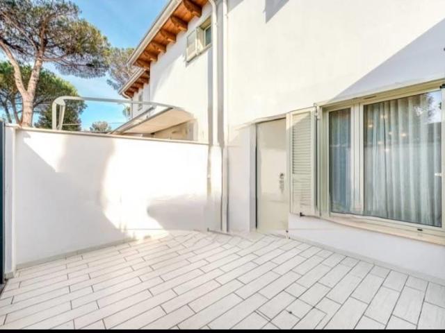 Affittasi Appartamento, INFERNETTO: APPARTAMENTO ARREDATO Annunci Roma, Zona Infernetto Rif.629868