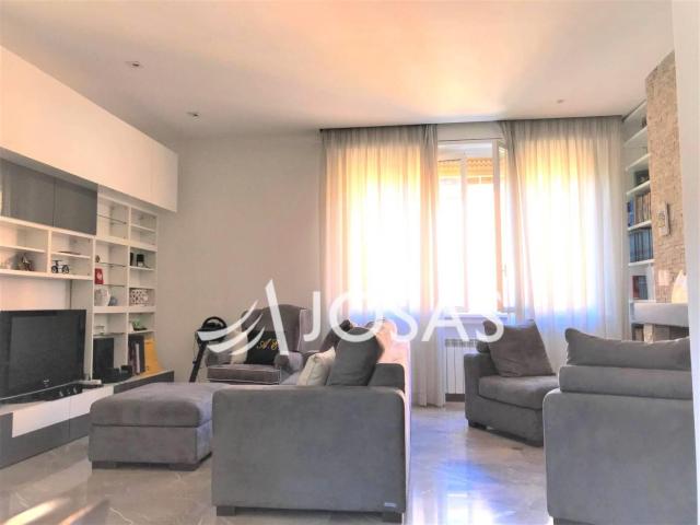 Affittasi Appartamento, LUMINOSO APPARTAMENTO IN VIA DI VILLA ADA Annunci Roma Roma Rif.638833