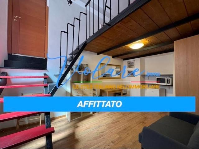 Affittasi Appartamento, LOFT IN AFFITTO – CENTRO STORICO, PIAZZA DI PIETRA Annunci Roma Roma Rif.638901