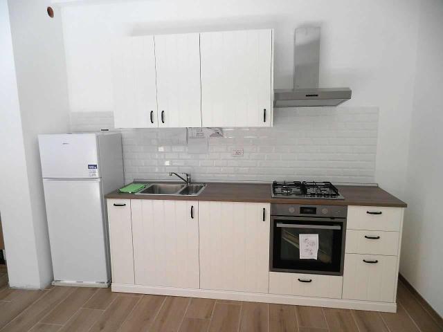 Affittasi Appartamento, PIAZZA FIUME Annunci Roma Roma Rif.26638