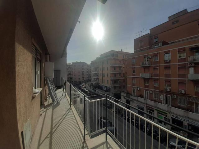 Affittasi Appartamento, Piazza Irnerio/Aurelia Ampio Bilocale con Balcone Annunci Roma Roma Rif.94483