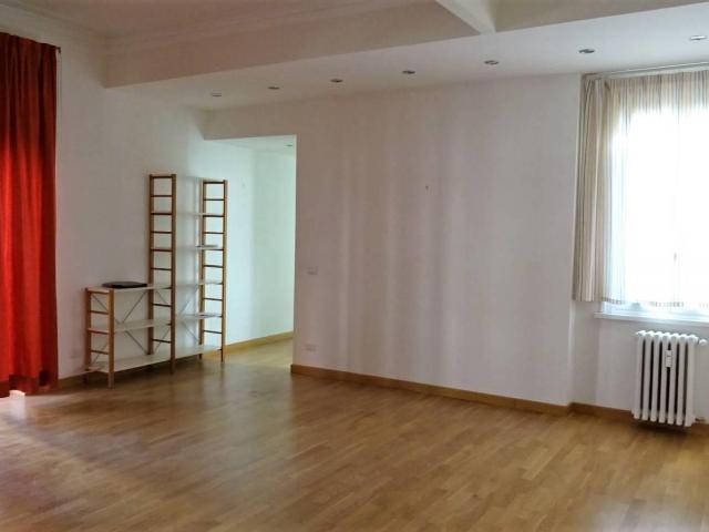 Affittasi Appartamento, PIAZZA R. MARGHERITA, TERZO PIANO, LUMINOSO, BALCONE Annunci Roma Roma Rif.90867