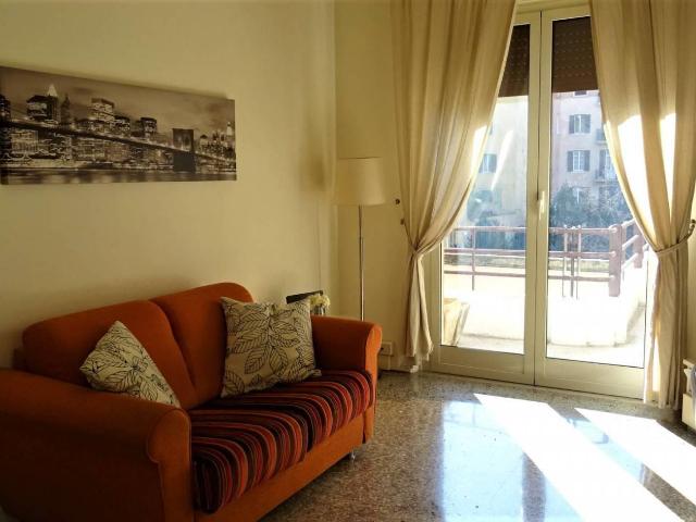 Affittasi Appartamento, PIAZZA REGINA MARGHERITA, SECONDO PIANO, BALCONATO Annunci Roma Roma Rif.90868