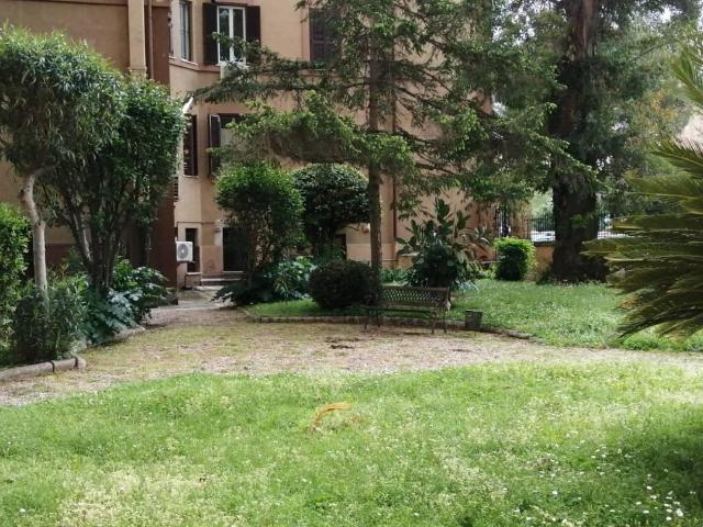Affittasi Appartamento, Porta Latina. Delizioso quadrilocale ristrutturato Annunci Roma, Zona San Giovanni Rif.630185
