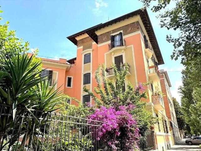 Affittasi Appartamento, PRATI VIALE CARSO 4 locali arredato Annunci Roma Roma Rif.609328
