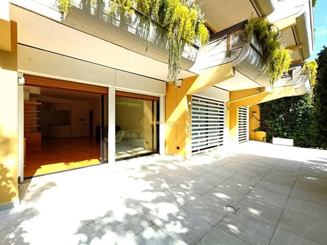 Affittasi Appartamento, Prestigiosa Residenza nel Verde – Via della Camilluccia Annunci Roma Roma Rif.645421