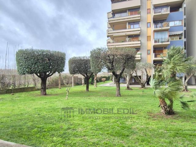 Affittasi Appartamento, QUADRILOCALE NON ARREDATO CANTINA E GARAGE Annunci Roma, Zona Fonte Meravigliosa Rif.638454