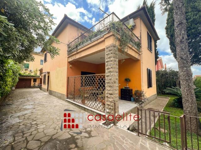 Affittasi Appartamento, QUARTO MIGLIO BILOCALE ARREDATO CON GIARDINO Annunci Roma, Zona Quarto Miglio Rif.640068