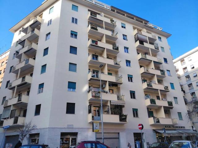 Affittasi Appartamento, STANZA SINGOLA CON BALCONE PER RAGAZZI STUDENTI Annunci Roma Roma Rif.626311