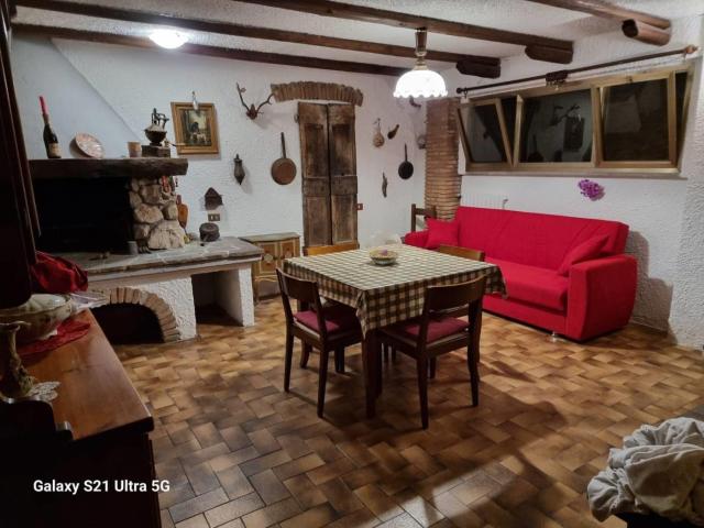 Affittasi Appartamento, SEMINTERRATO VITINIA VIA CASTIGLION DE PEPOLI Annunci Roma, Zona Vitinia Rif.629777