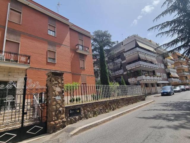 Affittasi Appartamento, TUFELLO ampia camera singola con balcone Annunci Roma Roma Rif.649275