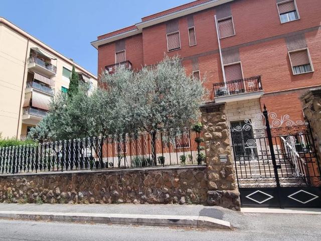 Affittasi Appartamento, TUFELLO ampia camera singola arredata Annunci Roma Roma Rif.649276