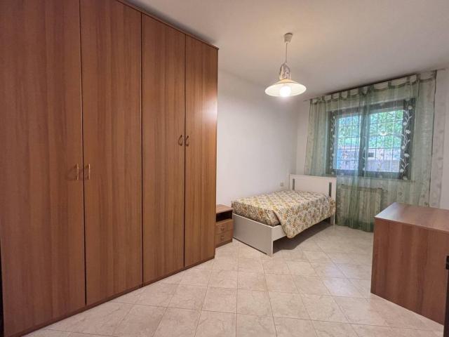 Affittasi Appartamento, TORRE ANGELA TOR VERGATA STANZA GIARDINO Annunci Roma, Zona Torre Angela Rif.634047
