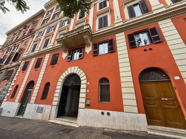Affittasi Appartamento, Trastevere – Ampio appartamento in palazzo storico Annunci Roma, Zona Trastevere Rif.635627