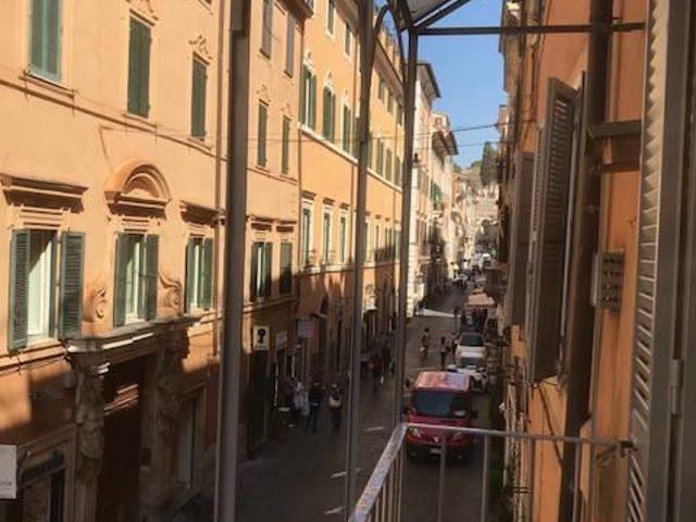 Affittasi Appartamento, VIA DELLA CROCE APPARTAMENTO SIGNORILE mq 130 BALCONCINO Annunci Roma Roma Rif.625394