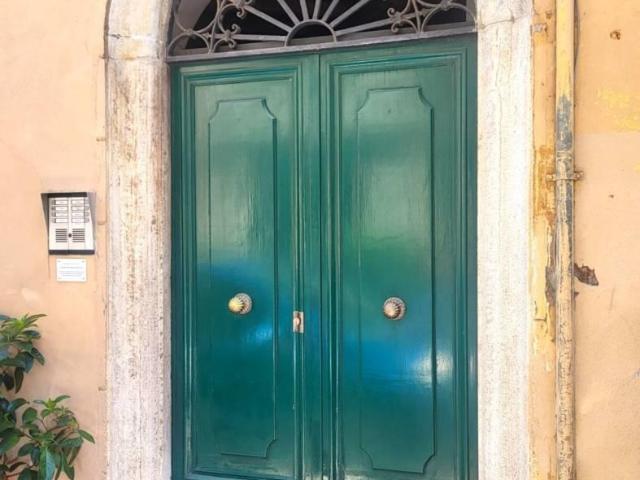 Affittasi Appartamento, Via di Panico – Nel cuore di Roma, elegante appartamento Annunci Roma Roma Rif.642332