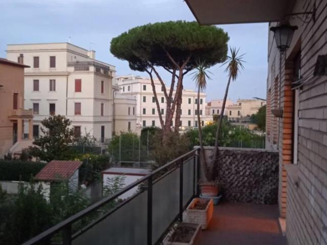 Affittasi Appartamento, VIA FRANCESCO MASSI Annunci Roma Roma Rif.639667