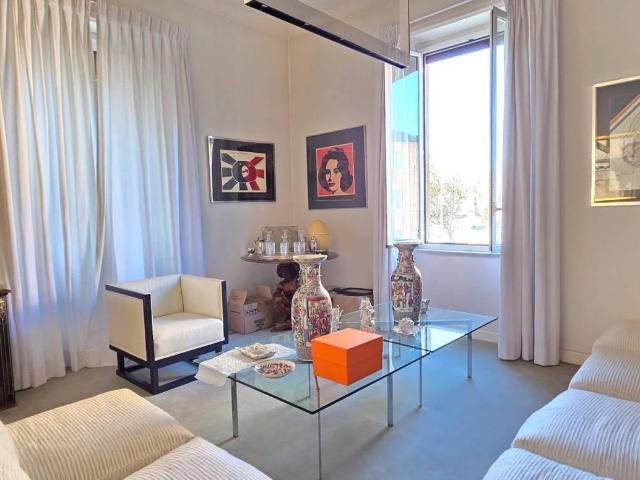 Affittasi Appartamento, Via Giulia, appartamento di ampia metratura in affitto Annunci Roma Roma Rif.634853