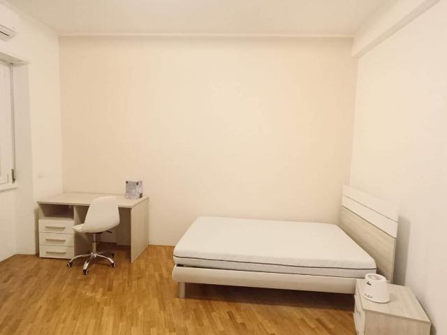Affittasi Appartamento, VIA L. IL MAGNIFICO Annunci Roma, Zona Bologna Rif.628919