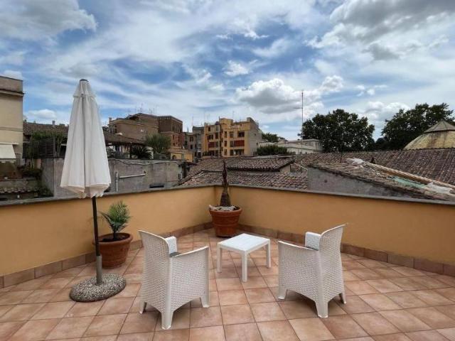 Affittasi Attico, OCCASIONE ATTICHETTO NEL CUORE DI TRASTEVERE Annunci Roma, Zona Trastevere Rif.643699