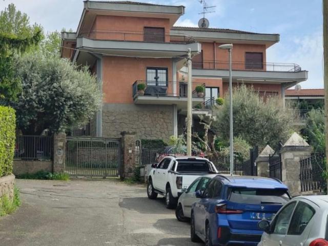 Affittasi Attico, ATTICO PANORAMICO ALBANO LAZIALE CASTELLI ROMANI Annunci Albano Laziale Roma Rif.648819