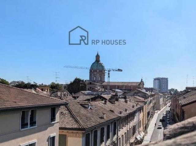 Affittasi attico a Reggio nell'Emilia via Emilia a San Pietro, Centro Storico