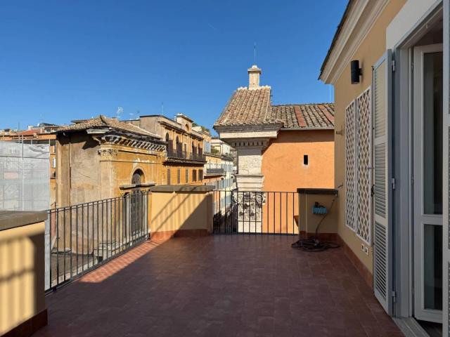 Affittasi Attico, Splendido attico con terrazzo panoramico Annunci Roma Roma Rif.643862