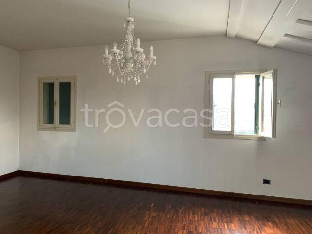 Affittasi attico/mansarda a Vicenza, Centro città