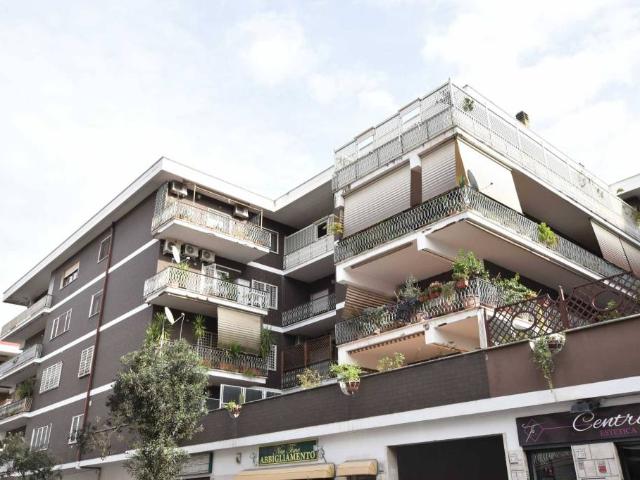 Affittasi attico/mansarda a Roma via Valsavaranche, 73, Conca d'Oro Valli