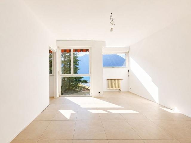 AFFITTASI BELLISSIMO 2.5 LOCALI RINNOVATO CON VISTA LAGO