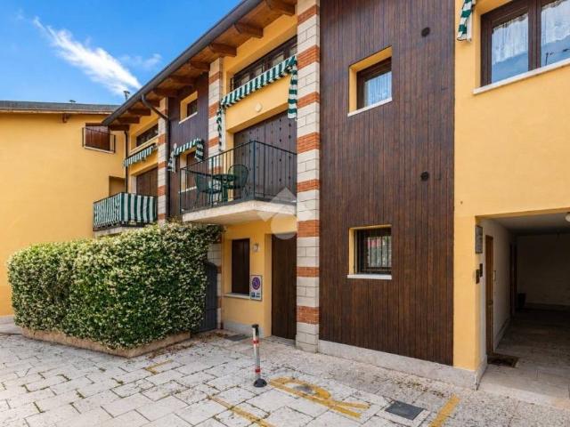 Affittasi bilocale a Torri del Benaco via per albisano, 12
