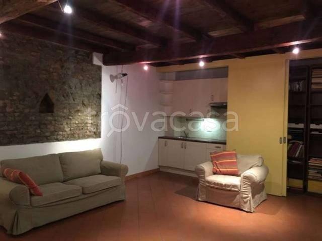 Affittasi bilocale a Bologna piazza Aldrovandi, Centro Storico
