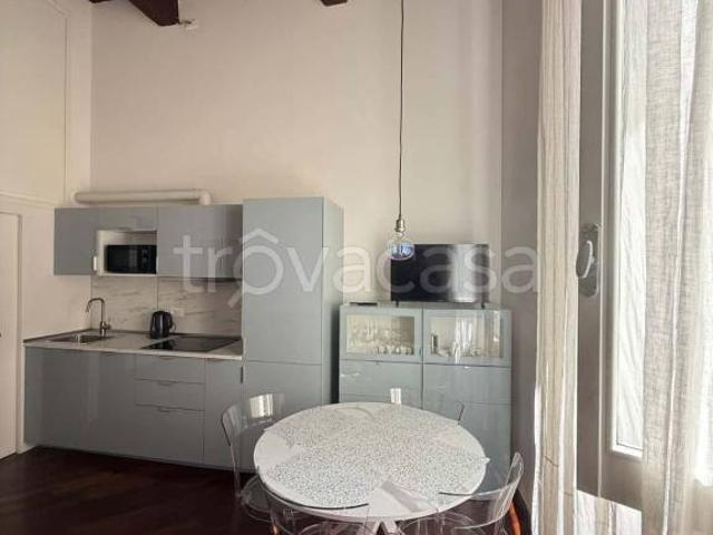 Affittasi bilocale a Bologna via Castiglione, Santo Stefano