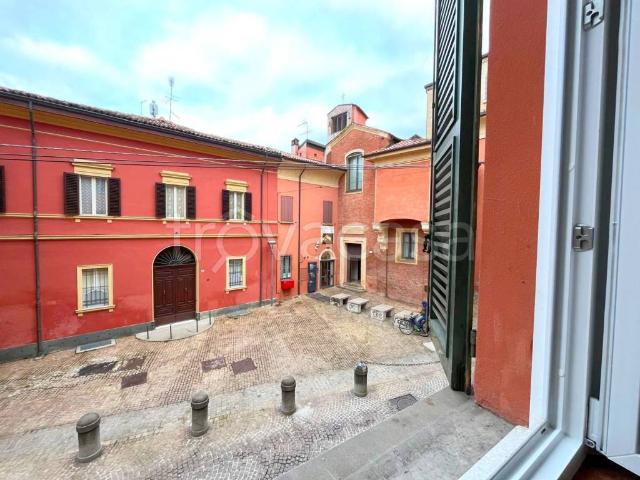 Affittasi bilocale a Bologna via Parigi, Centro Storico